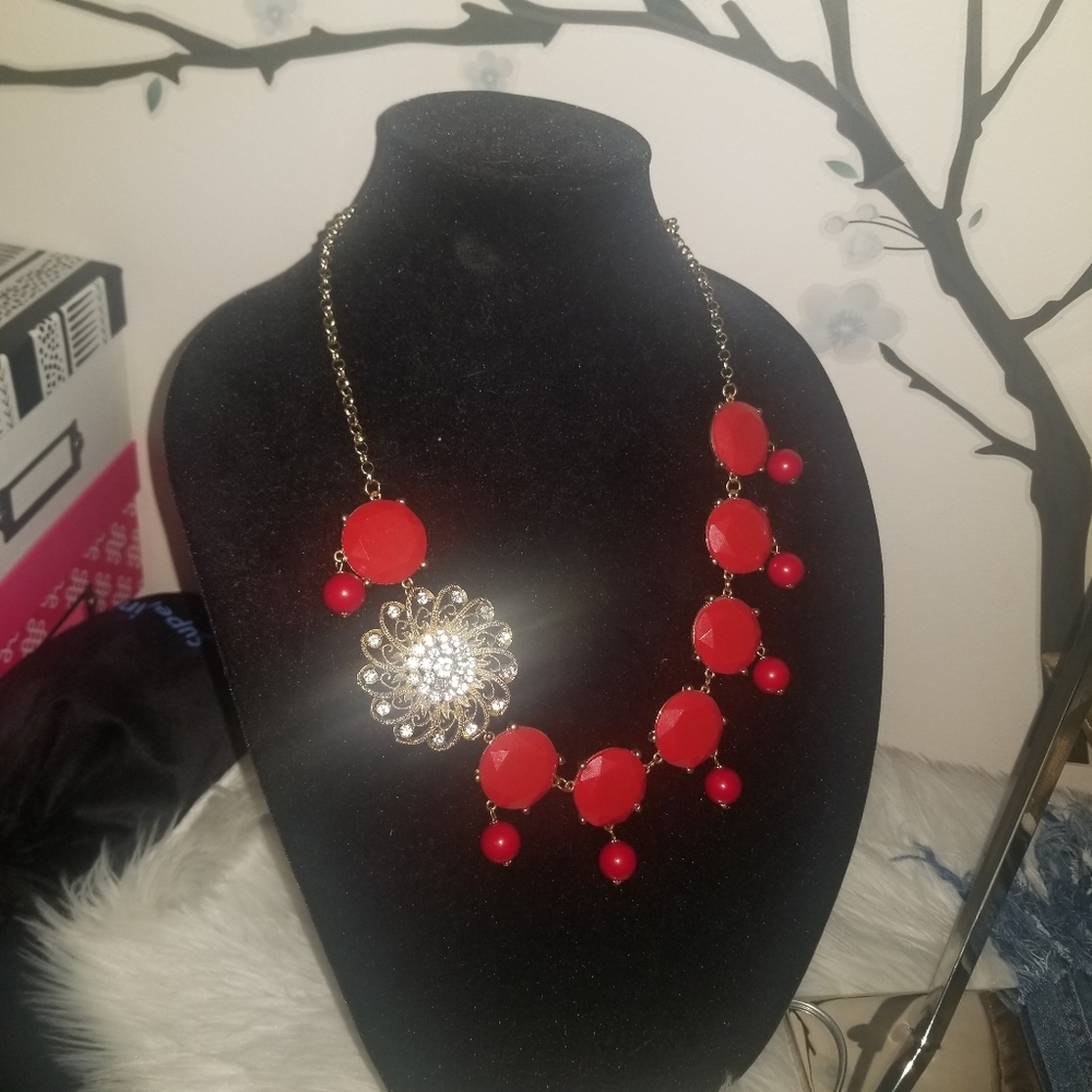 Rhinestone red gemstone necklace circle